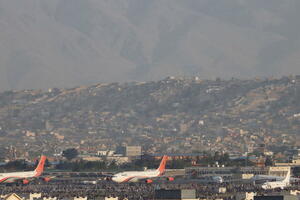 ŠPANSKA MINISTARKA ODBRANE: Haos na aerodromu Kabul moguće je rešiti formiranjem koridora iz grada do aviona!