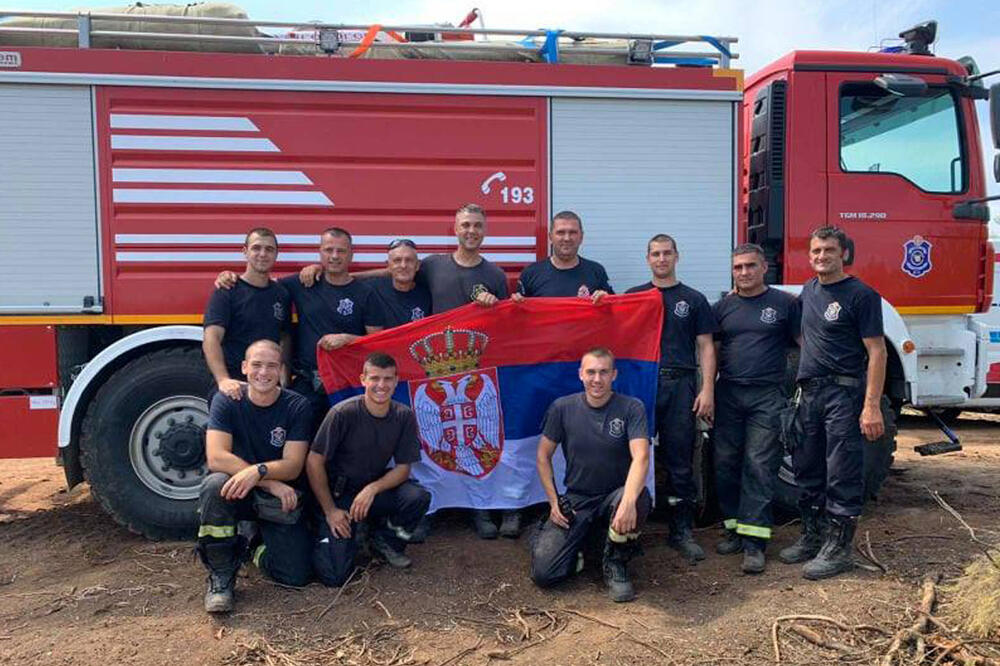 VRATILI SE HEROJI! GRCI KIKINDSKIM VATROGASCIMA DARIVALI IKONU BOGORODICE: Stalno nas zvali SRBI BRAĆA, crkvi uručili vodu i hranu