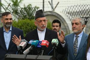 POČETAK PREGOVORA? Bivši predsednik Avganistana razgovarao sa liderom moćne talibanske frakcije FOTO