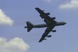 BOMBARDERI B-52 KRUŽE IZNAD KABULA Sa visine kontrolišu talibane. Za svaki poggrešan korak čeka ih bomba GBU-38