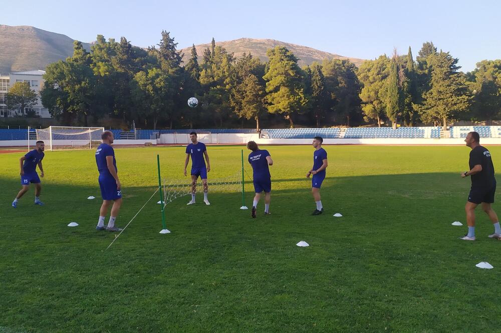 VIRUS POKOSIO LEOTAR! Na treningu tima iz Trebinja samo pet fudbalera, 14 u KREVETU FOTO