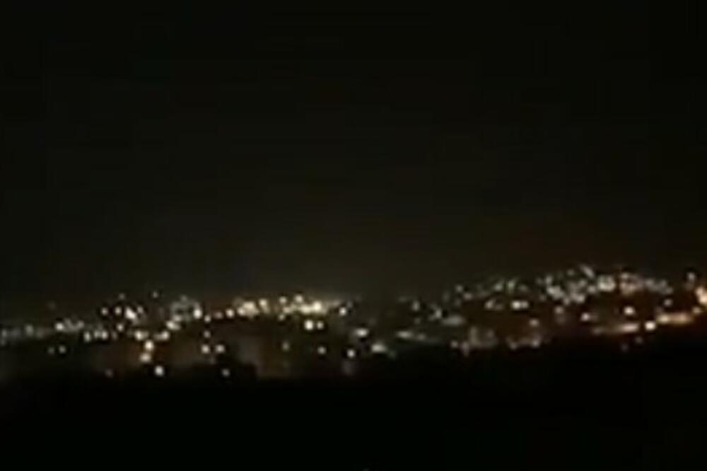 IZRAEL KRSTAREĆIM RAKETAMA NAPAO PREDGRAĐE DAMASKA Sirijska PVO pokušava da zaustavi napad! VIDEO