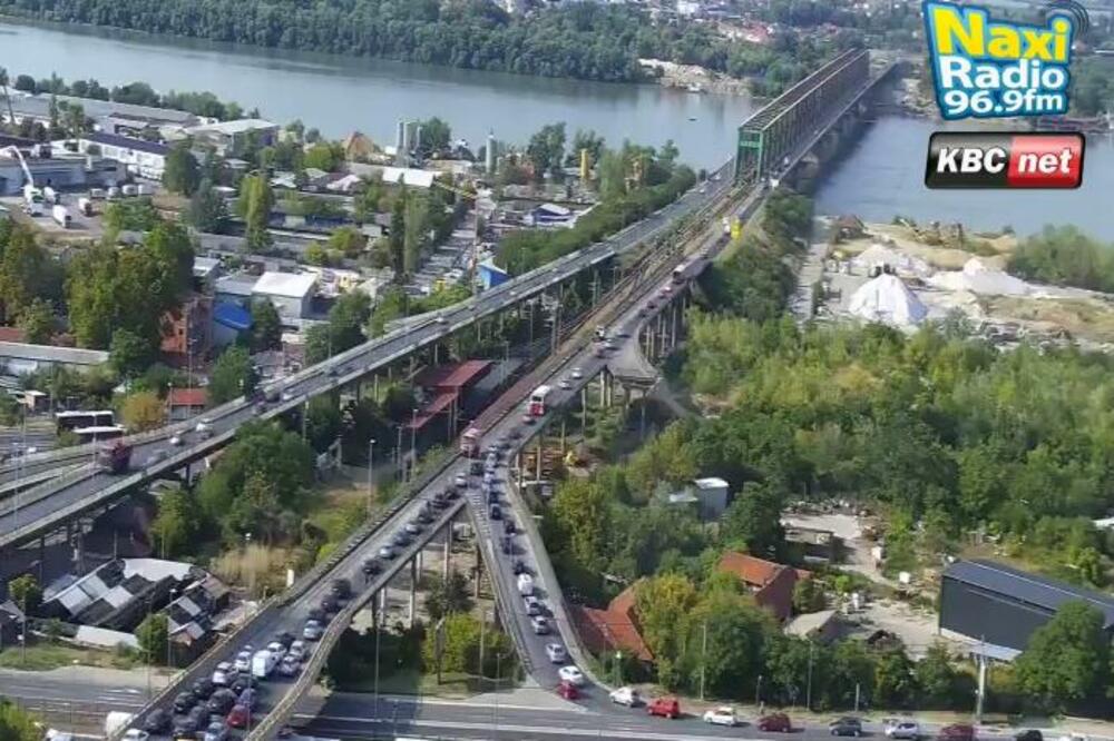 TOTALNI HAOS NA PANČEVAČKOM MOSTU: Ogromna gužva u pravcu ka Pančevu (FOTO)