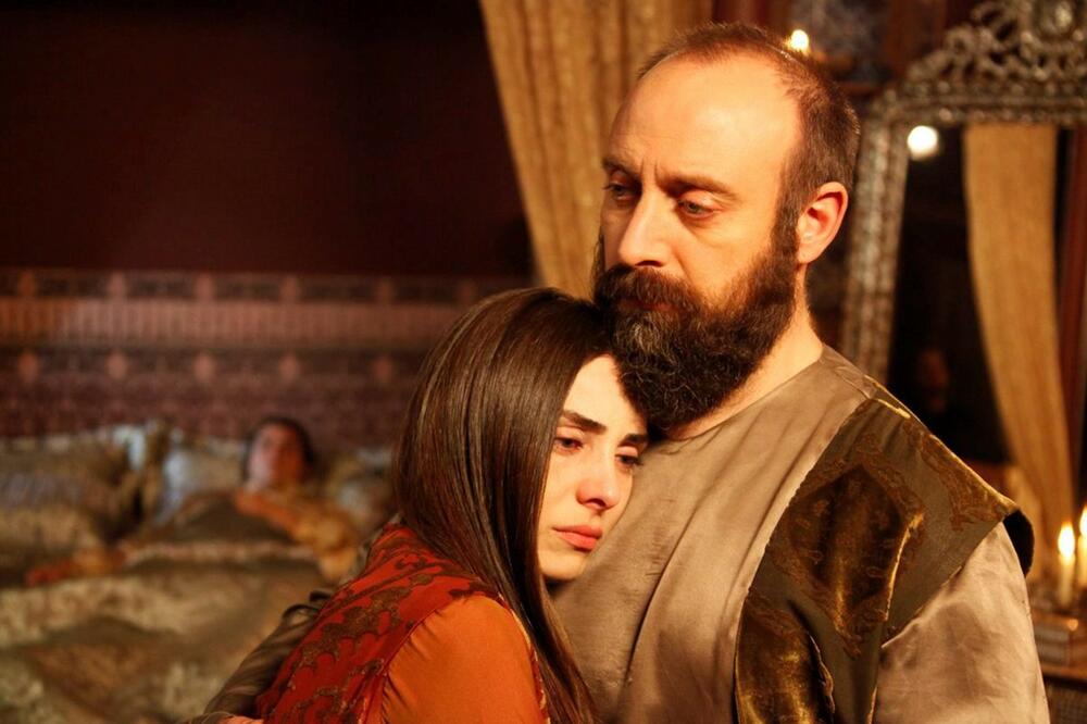 EMOTIVNI BRODOLOMI I BORBA ZA POTOMSTVO: Glumicu iz Sulejmana Veličanstvenog pratili LOMOVI i tuga u stvarnom životu