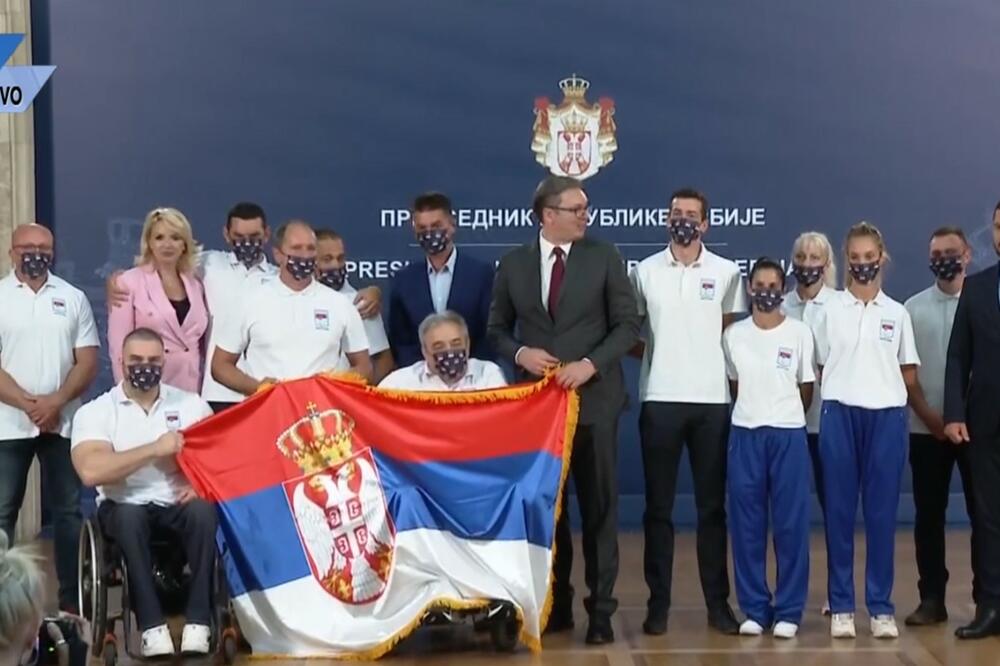 SVEČANO NA ANDRIĆEVOM VENCU: Predsednik Srbije Aleksandar Vučić uručio paraolimpijcima državnu zastavu