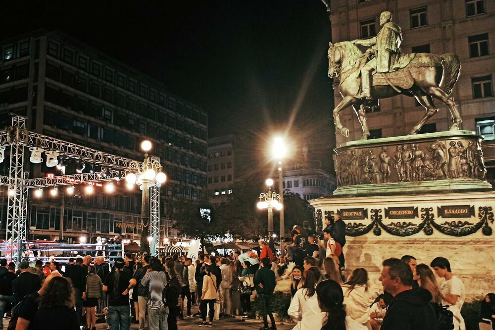 ODBROJAVA SE SITNO: Svetski dan boksa uz čas Roj Džonsa na Trgu u Beogradu