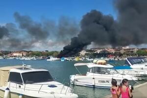 VATRENA STIHIJA PROGUTALA GLISERE: Gašenje požara u luci u Medulinu otežao nedostatak hidranata VIDEO