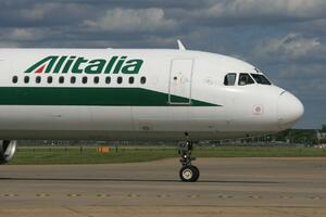 ALITALIJA PRESTAJE DA POSTOJI POSLE 75 GODINA: Čuvena italijanska avio kompanija otazala sve letove nakon 15. oktobra!