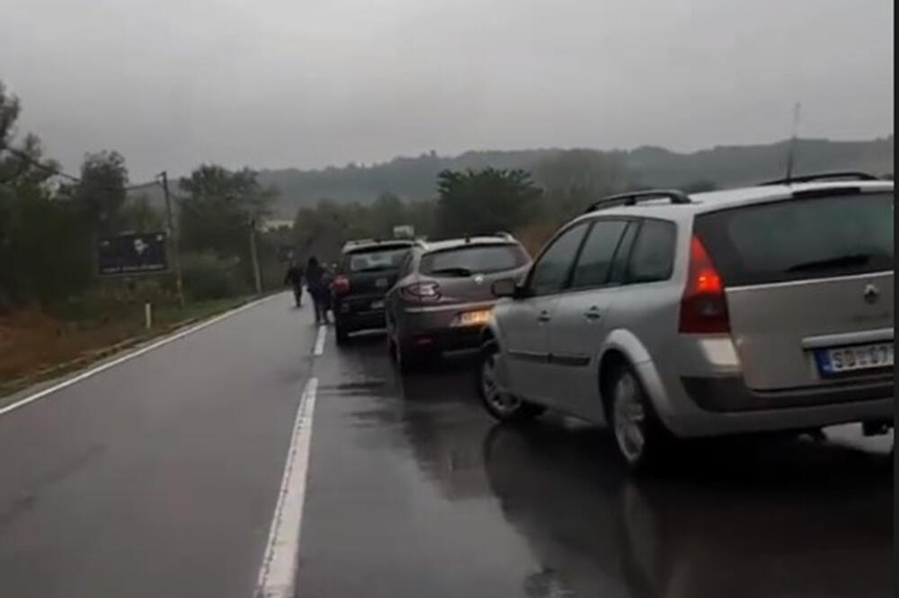 CRNI PETAK NA SRPSKIM PUTEVIMA: Poginuo vozač automobila u saobraćajnoj nesreći na Smederevskom putu!