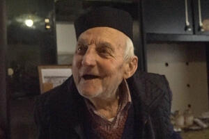 ZBOGOM, DEDA VOJO: Najstariji Ivanjinčanin preminuo u 102. godini, preživeo ratove a cela Srbija ga upoznala kad se vakcinisao