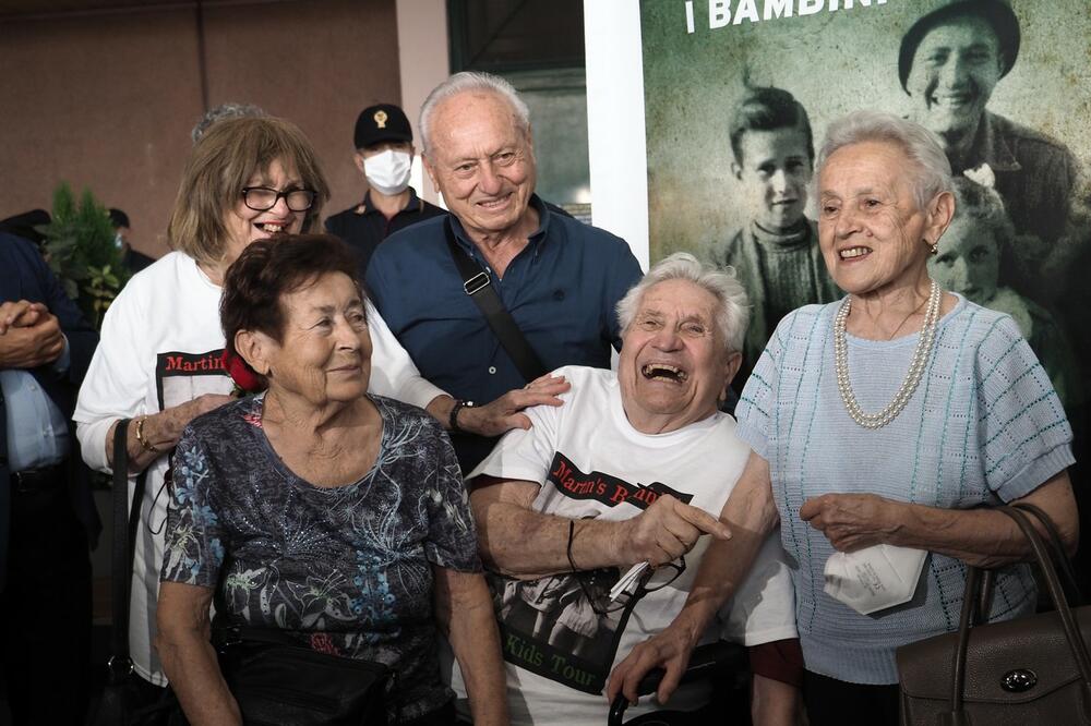 JURIO JE NACISTE I NATRČAO NA PREPLAŠENU DECU U ITALIJI: 77 godina kasnije uspeo da ih nađe! Filmska priča veterana Martina VIDEO