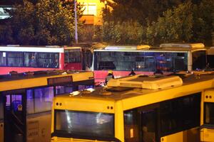 POŽAR U POGONU NA KARABURMI: GSP saopštio da je vatra sama izbila u parkiranom autobusu, sledi detaljno ispitivanje vozila