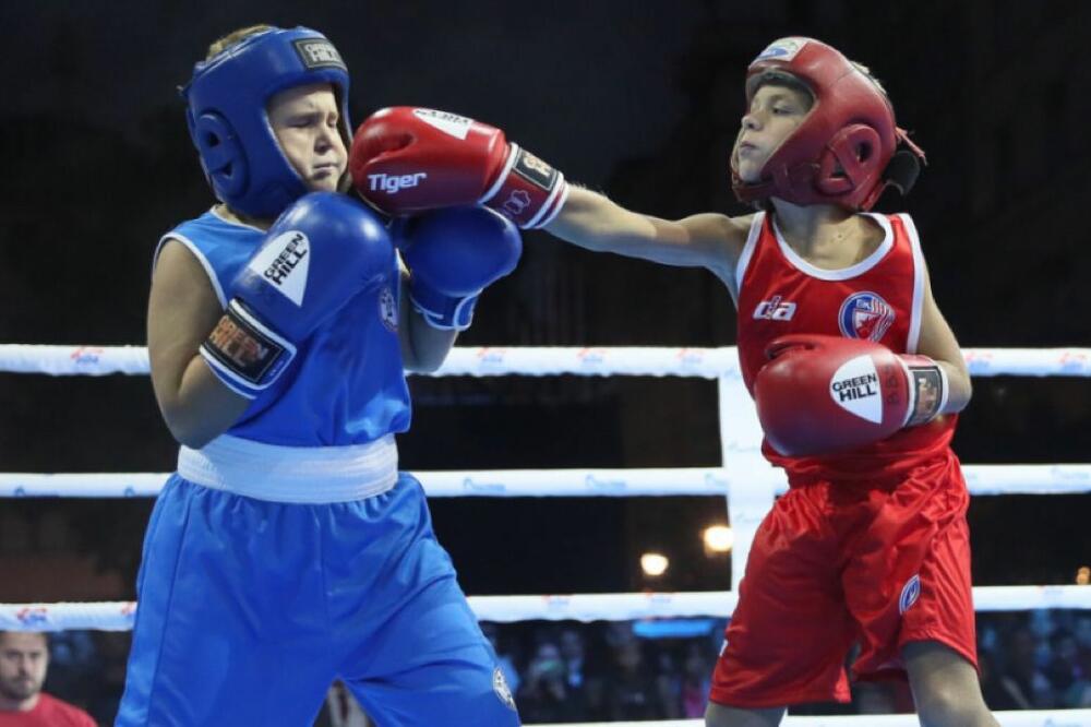 NOVO RUKOVODSTVO BK CRVENA ZVEZDA IMA VELIKE AMBICIJE: Na svetskom danu boksa ovacije najmlađem bokseru Konstantinu Došljaku