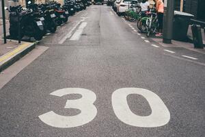 NE MOŽE BRŽE, JURIMO 30: U Parizu ograničena brzina na skoro svim ulicama, ovo su razlozi