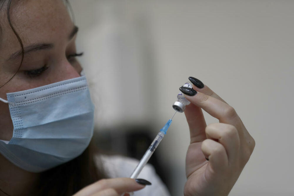 STIGLO 250.000 DOZA RUSKE VAKCINE U SRBIJU: Cepivo transportovano u Institut Torlak