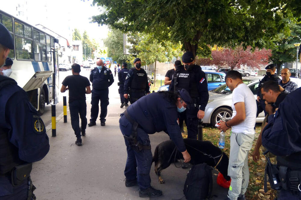 REDOVNA AKCIJA BEOGRADSKE POLICIJE: Pronašli 80 ilegalnih migranata na teritoriji opština Savski venac, Novi Beograd i Stari grad!