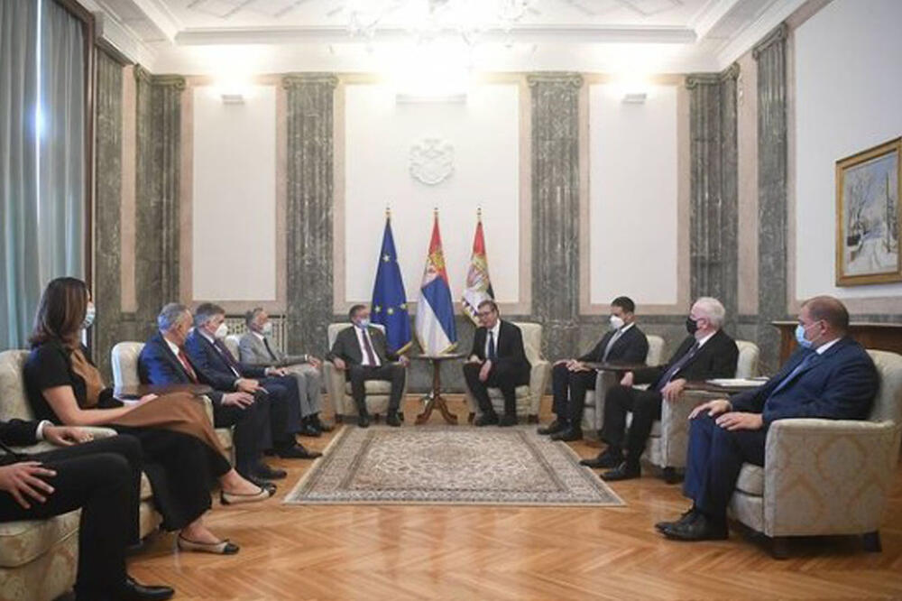 PRIJEM KOD PREDSEDNIKA: Aleksandar Vučić se sastao sa zvaničnicima EP u odbojci za žene