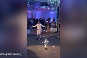 ŠAKO POLUMENTA OŽENIO SINA! Pevač na venčanju u belom smokingu, izljubio SNAJKU, pa zapevao za goste!