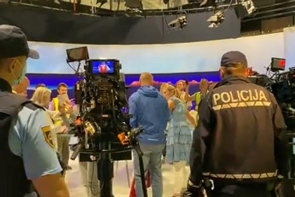 BRUKA I SRAMOTA: Slovenački antivakseri provalili u studio javnog servisa, sve prenosili uživo VIDEO