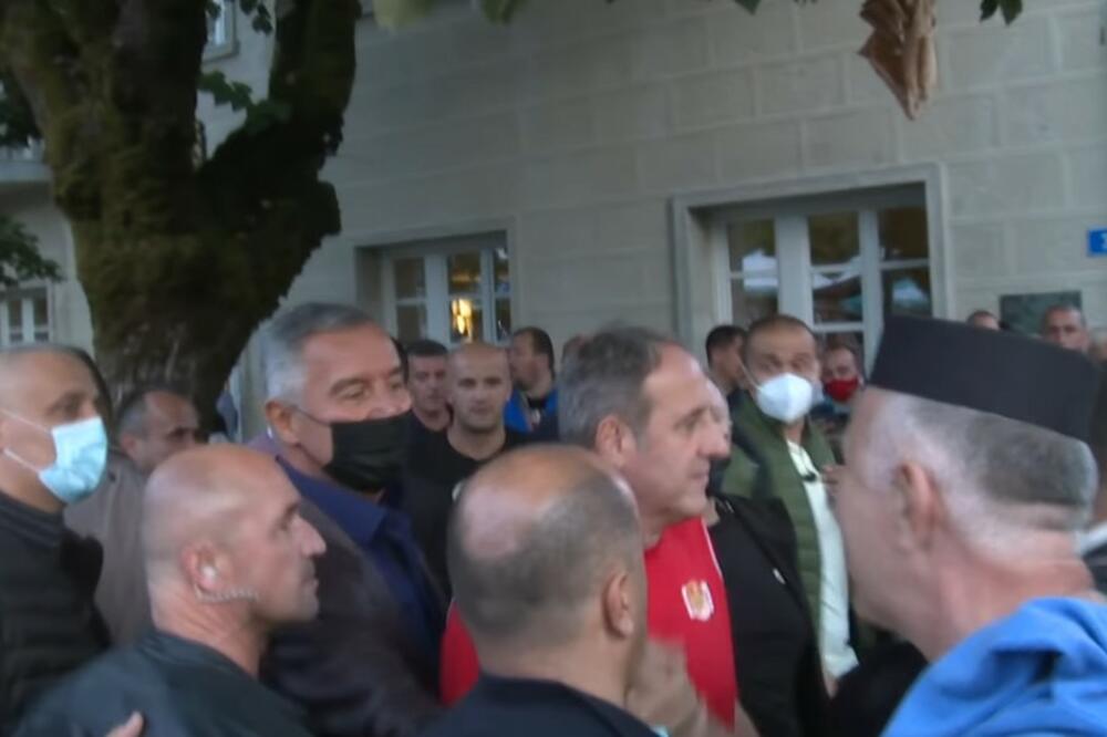 I MILO STIGAO NA CETINJE: Predsednik Crne Gore ranije najavio dolazak na protest protiv ustoličenja mitropolita Joanikije