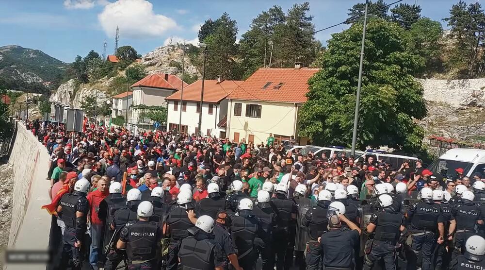 Celodnevne provokacije ekstremista Juče na Cetinju