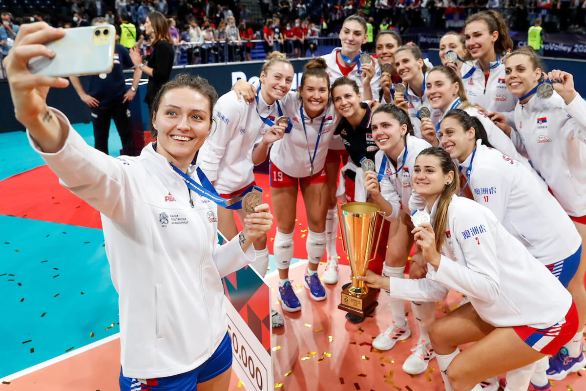 L’ARENA NON CREDE ALLE LACRIME!  La Serbia è arrivata in finale dopo due medaglie d’oro!  L’Italia prende il trofeo da Belgrado VIDEO