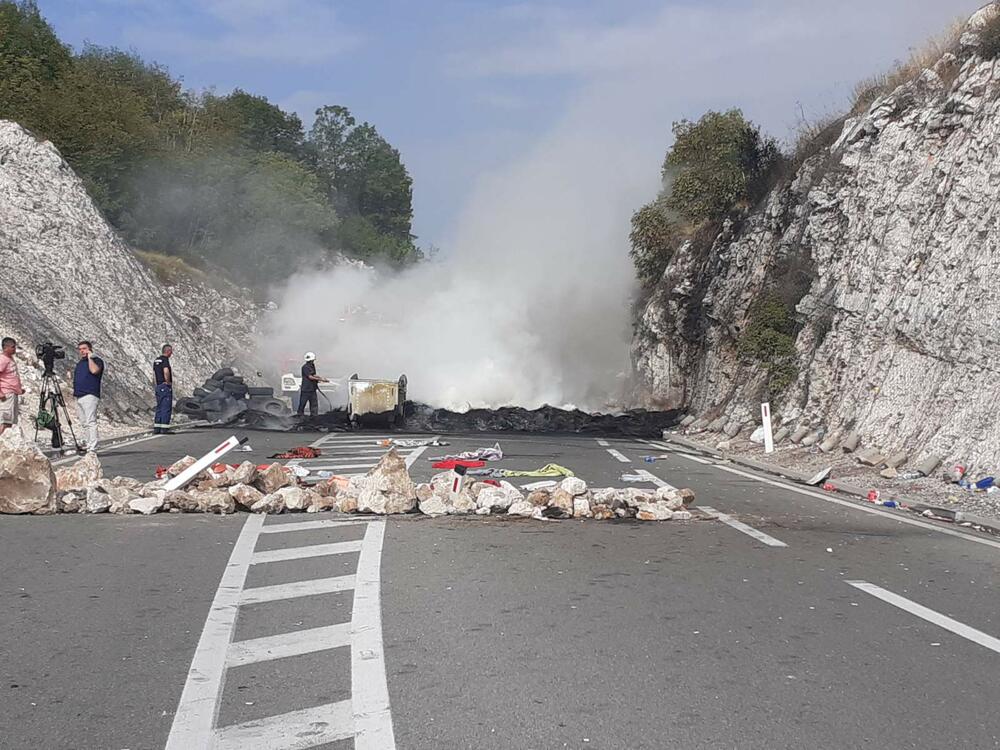 Cetinje, barikade, probijene barikade, policija