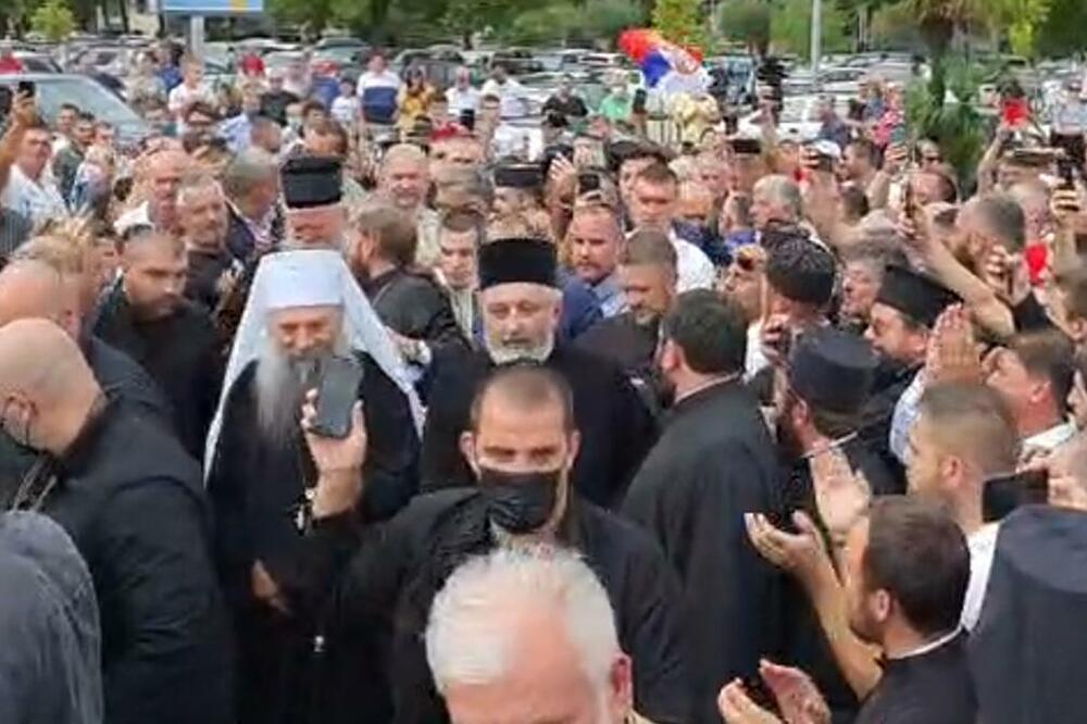 ZAVRŠENO OKUPLJANJE U PODGORICI Porfirije i Joanikije pozvali na mir: Da se razvedri nad Crnom Gorom VIDEO