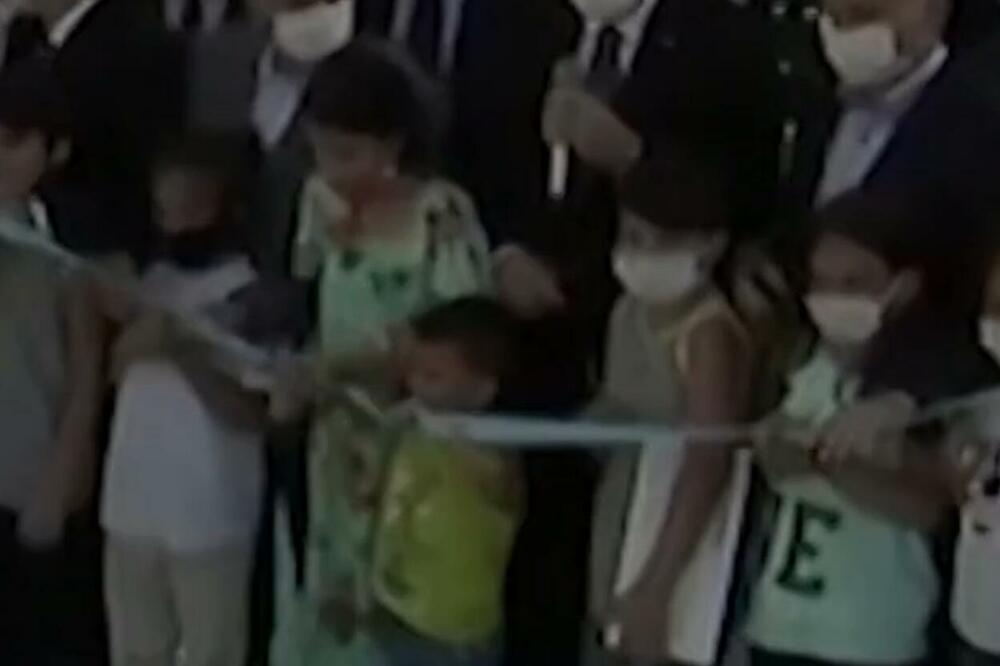 NIJE MOGAO DA DOČEKA: Trenutak kada je dečak zasenio Erdogana na otvaranju tunela VIDEO