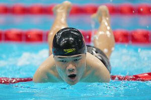 HEROJ PARAOLIMPIJSKIH IGARA U TOKIJU! Kineski plivač bez obe ruke osvojio četiri zlatne medalje VIDEO