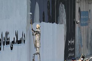 DUŠA KABULA Talibani prekrečili murale pobedničkim sloganima, umetnici očajni: Osam godina smo se trudili da promenimo grad FOTO