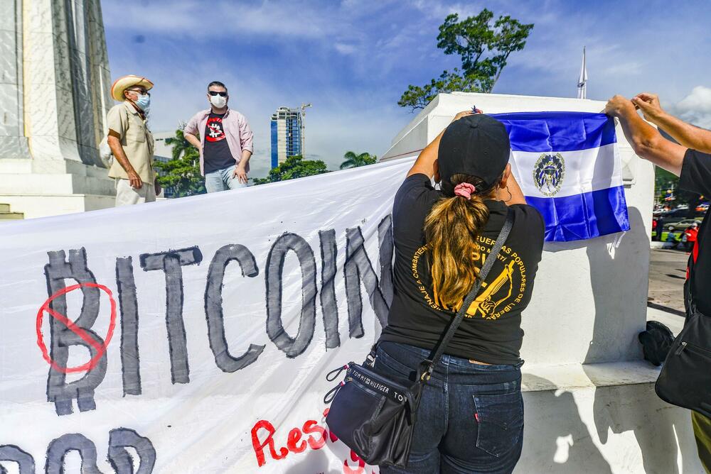 0630956165, Salvador, protest, bitkoin