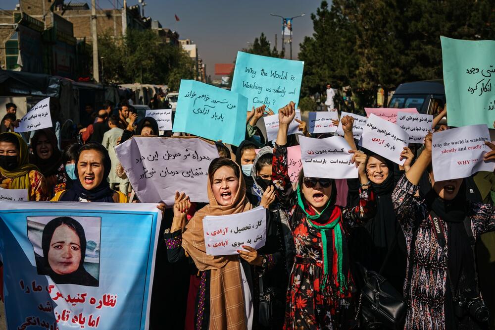 BOLJE DA ME UBIJU, NEGO DA UMIREM POSTEPENO! Protesti žena u Kabulu, žele svoja prava FOTO, VIDEO