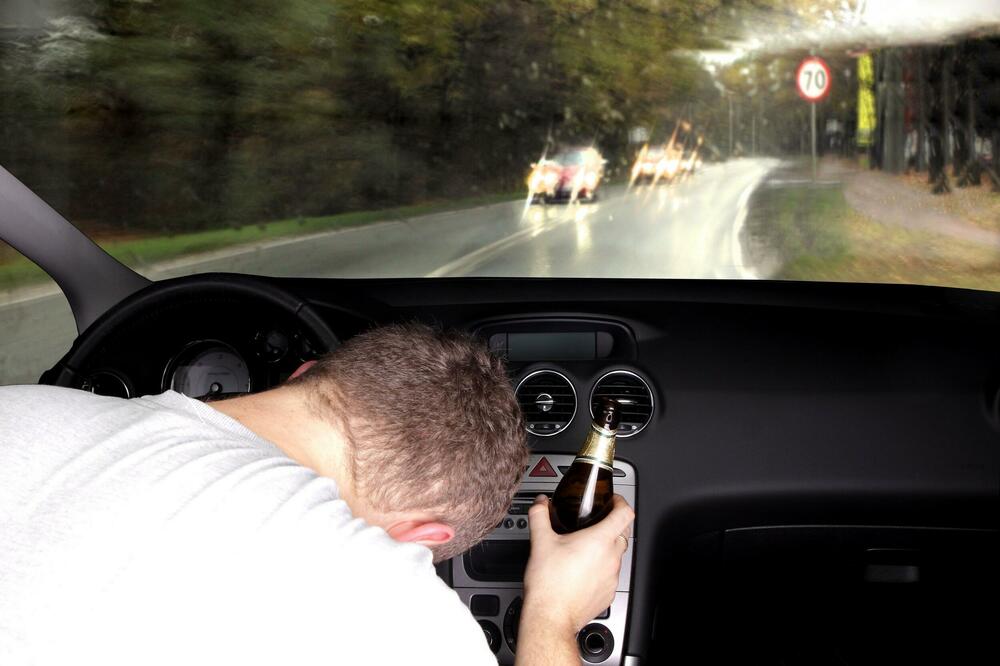 DIGITALNI ALKOTESTER: Sa njim možete da proverite nivo alkohola u dahu vozača i imate sigurnu vožnju, za samo 1.999 din!