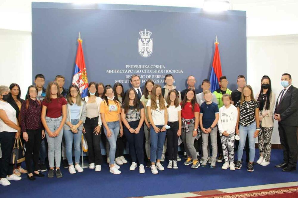 VUKOVCI: Ministar Selaković primio najbolje učenike iz Negotina i Mionice