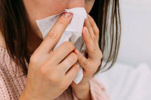 KOVID AMBULANTE PUNE ALERGIČNIH NA AMBROZIJU! Simptomi alergije mogu da liče na koronu, OBRATITE PAŽNJU NA OVO