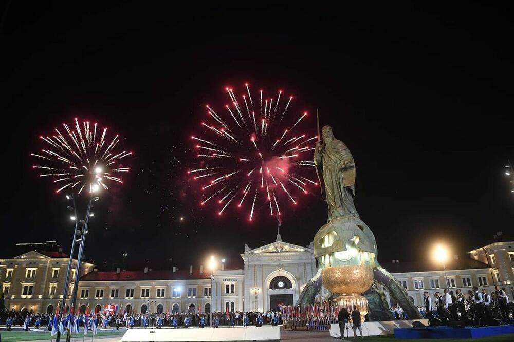 VELIČANSTVENI PRIZOR: Proslava Dana srpskog jedinstva završena spektakularnim vatrometom (VIDEO)