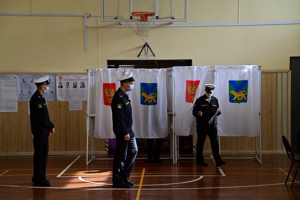 OTVORENA PRVA BIRAČKA MESTA: Počeli trodnevni parlamentarni i regionalni izbori u Rusiji