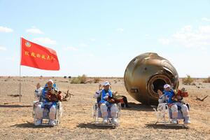 OVAKO JE IZGLEDALO SLETANJE SVEMIRSKOG BRODA ŠENŽU-12: Kineski astronauti se vratili na Zemlju nakon 90 dana FOTO, VIDEO