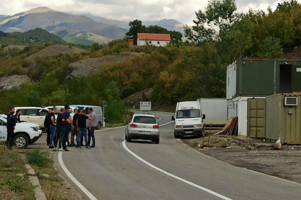 NOVA PROVOKACIJA PRIŠTINE: Kosovska policija postavila kontejnere blizu prelaza Jarinje, građani uznemireni