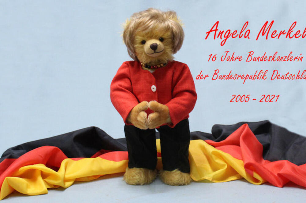 ISTI KANCELARKA Plišani medvedić u čast Angele Merkel!