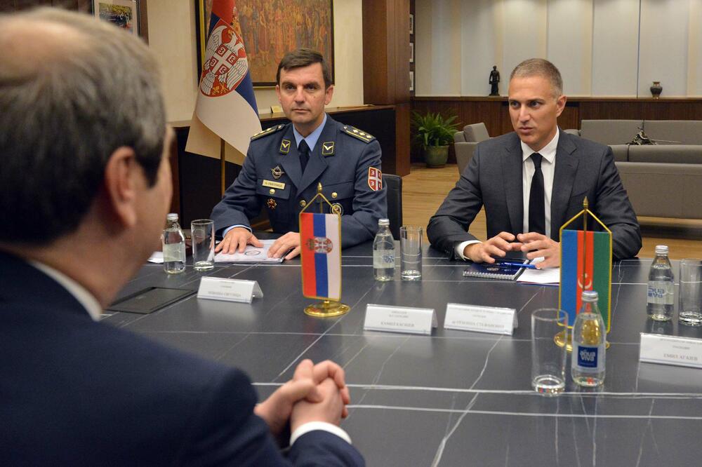 SASTANAK MINISTRA STEFANOVIĆA SA AMBASADOROM AZERBEJDŽANA HASIJEVOM: Razgovor o saradnji u oblasti odbrane (FOTO)