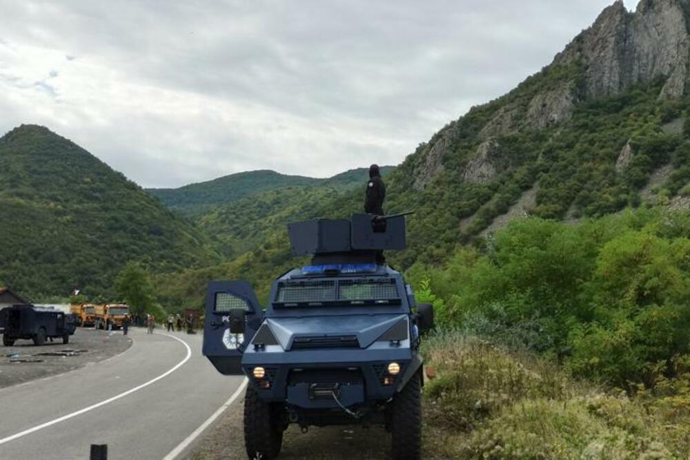 NOVA DRAMA NA JARINJU: Albanski specijalci posle preleta srpskih letelica dovezli OKLOPNO VOZILO sa puškomitraljezom