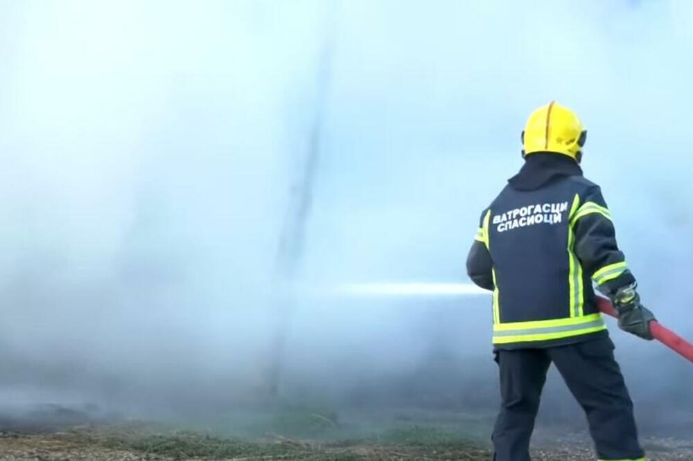 TRAGEDIJA U ŠIDU: Požar izbio u kući, vatrogasci pronašli ugljenisano telo