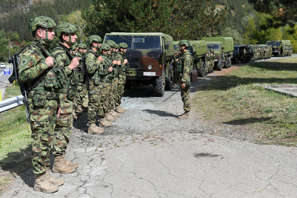 KOLEKTIVNA OBUKA VOJNIKA: U kasarni u Pančevu vojni rok služe u 72. brigadi za specijalne operacije