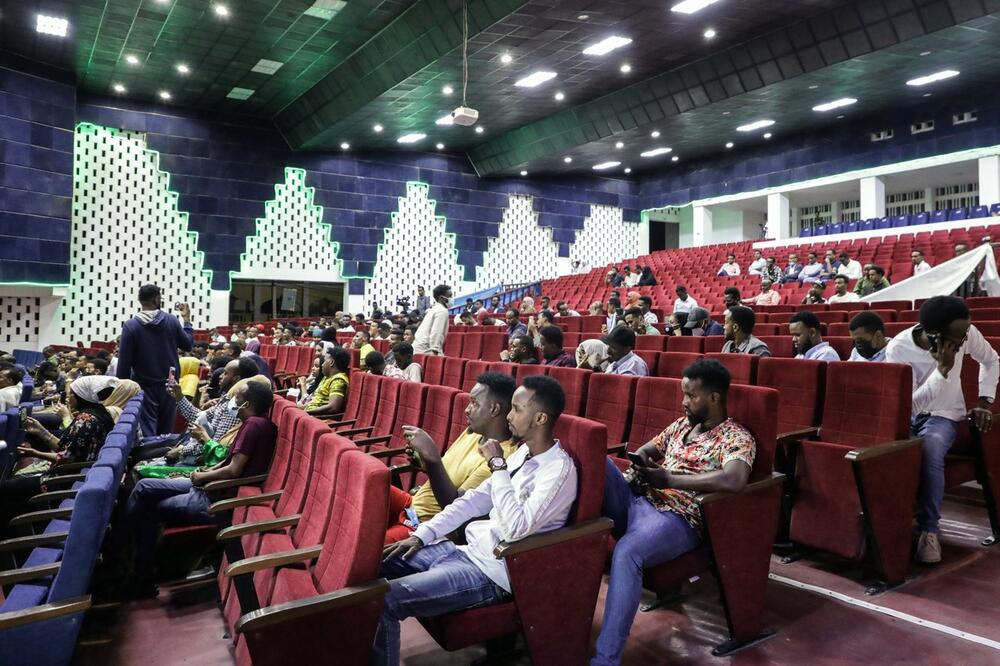 PONOVO RADI BIOSKOP: Somalijci posle 30 godina ponovo uživali u javnoj projekciji filmova