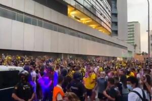 GDE VAM JE LEO MESI, GDE VAM JE LEO MESI! Navijači Kadiza posle remija provocirali fudbalere Barselone VIDEO