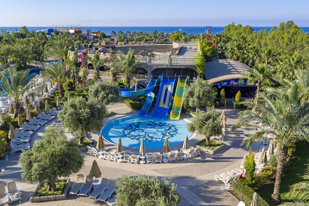 IZUZETAN U SVAKOM SMISLU: Posetite Antaliju i uživajte u odličnom hotelu Royal Holiday Palace 5*