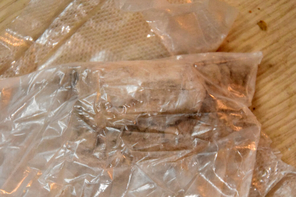 UHAPŠEN CRNOGORSKI DRŽAVLJANIN U SUBOTICI: Policija pretresom stana našla 55 grama heroina, kokaina i psihoaktivne tablete
