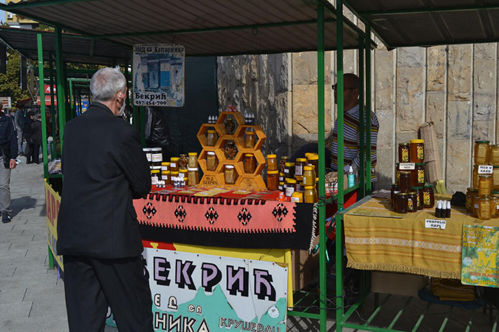 TRADICIONALNA MANIFESTACIJA, 34. PO REDU: Dani pčelarstva u Kruševcu (FOTO)